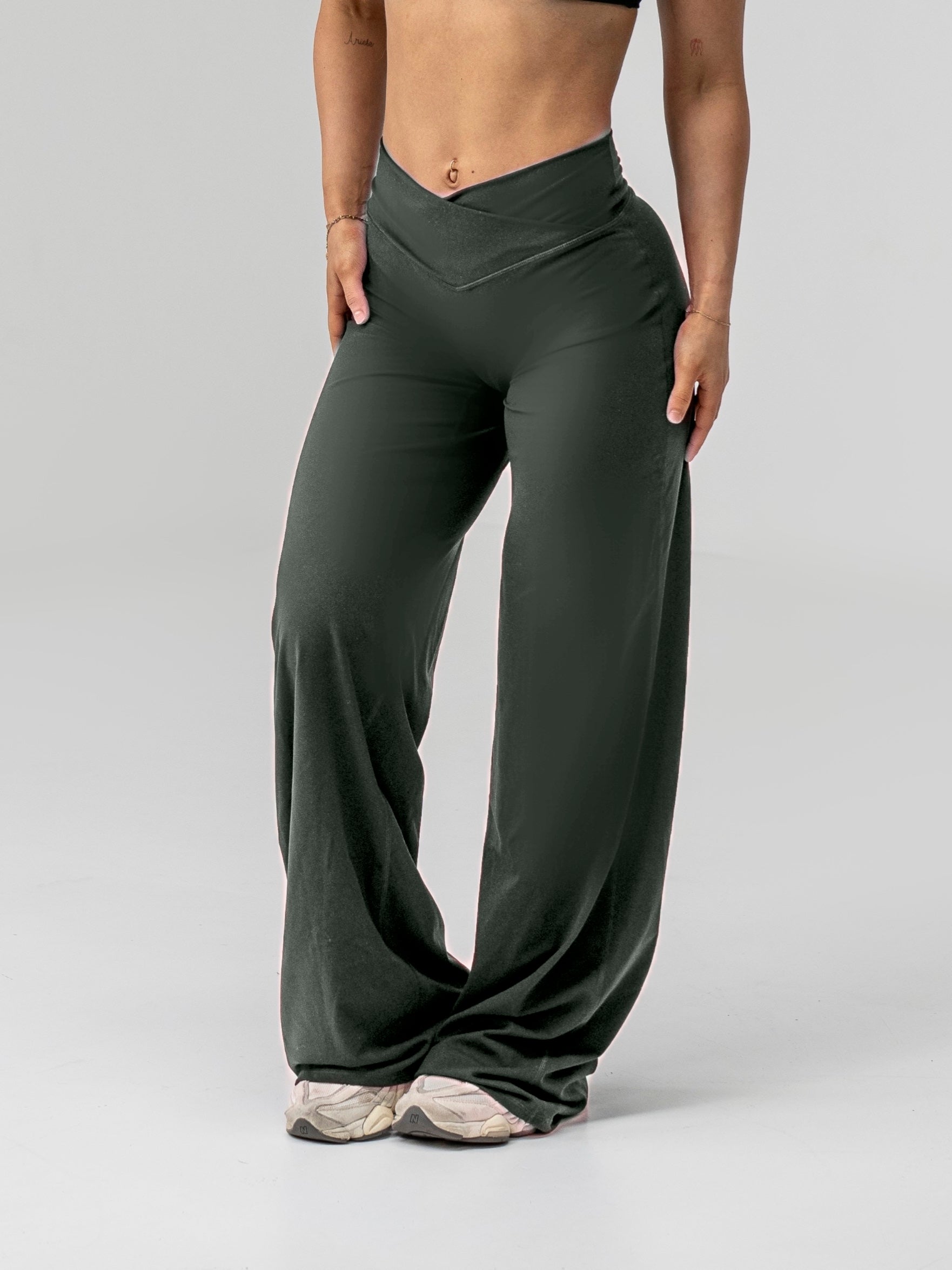 V - shaped Straight Leg Leggings - Matcha
